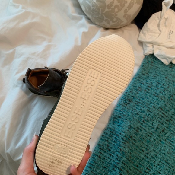 BUY OR TRADE Sneakers - Pearl Esseutesse Size 9 US - Picture 4 of 8